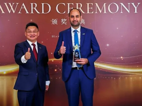 Amine Kabbara Wins Outstanding General Manager - Geely Award Ceremony